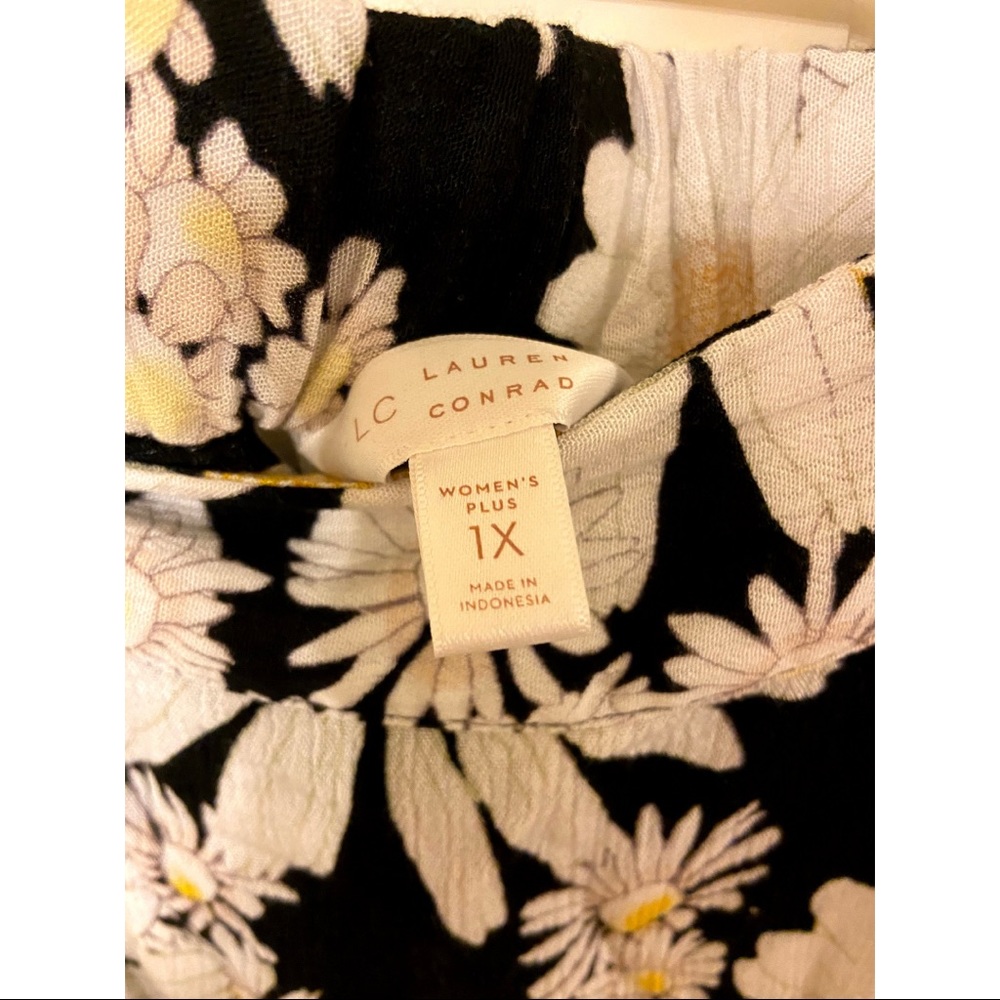 NWOT Plus Size LC Lauren Conrad Daisy Wrap Skirt Size 1X - Picture 7 of 8
